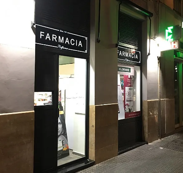 Farmacia Caffarena 24 Horas exterior de farmacia